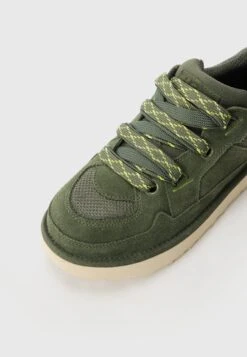 Ugg LOWMEL - Skate Shoes - Woodland Green 17 Ugg LOWMEL - Skate Shoes - Woodland Green -Ugg 1237cad82fcc4682a92ca9b8aa5c04d7