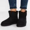 Ugg MINI BAILEY BUTTON - Ankle Boot - Black