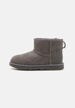 Ugg CLASSIC MINI II UNISEX - Stiefelette - Chestnut 23 Ugg CLASSIC MINI II UNISEX - Stiefelette - Chestnut -Ugg 169254a5e56d4806bd33cfede80f59bc 1