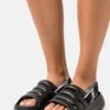 Ugg SPORT YEAH - Riemensandalette - Black