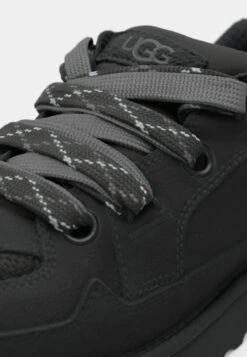 Ugg LOWMEL - Skate Shoes - Black -Ugg 1ffa695dfb4c4e41b02ebf01bb831e86