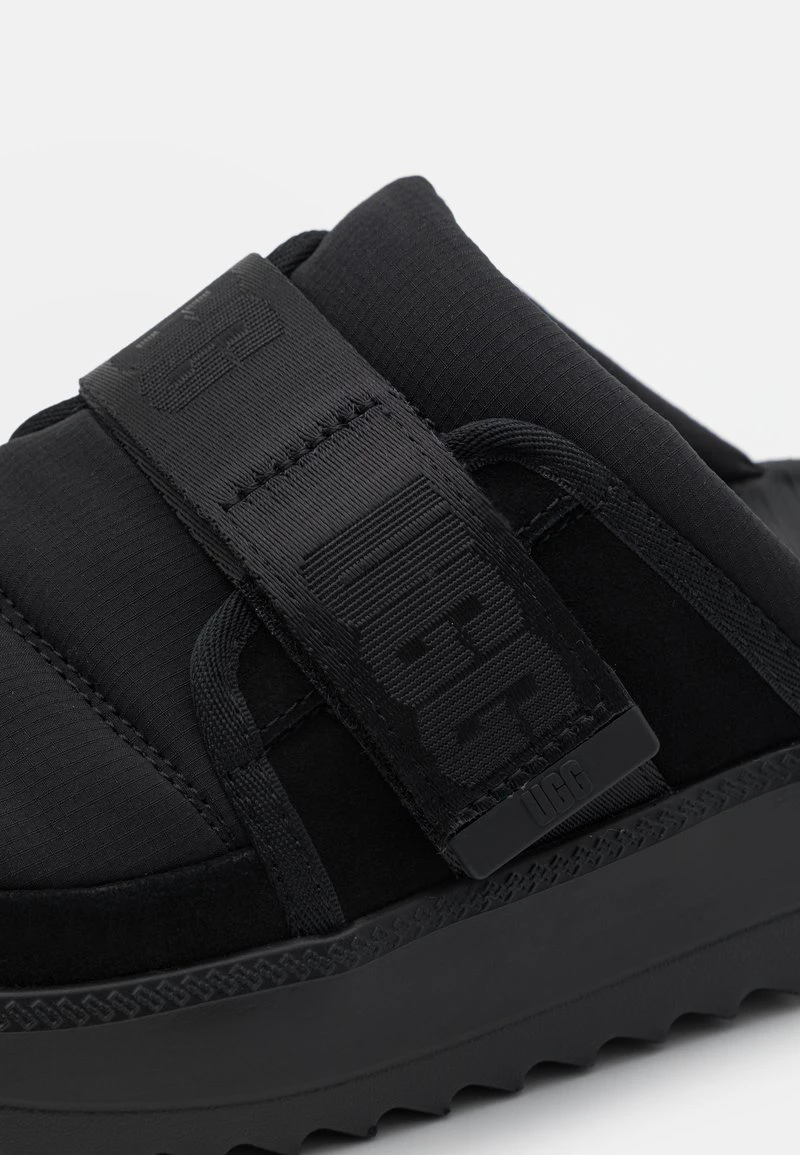 Ugg MAXXER STRAP SLIDE - Pantolette Flach - Black 6 Ugg MAXXER STRAP SLIDE - Pantolette Flach - Black – Bild 6