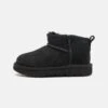 Ugg CLASSIC ULTRA MINI UNISEX - Stiefelette - Black