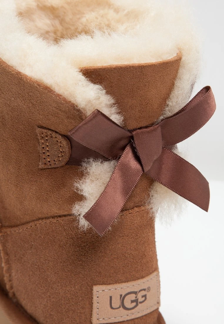 Ugg MINI BAILEY BOW - Stiefelette - Chestnut 4 Ugg MINI BAILEY BOW - Stiefelette - Chestnut – Bild 4