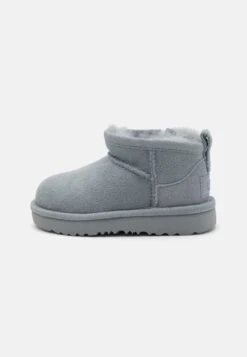 Ugg CLASSIC ULTRA MINI UNISEX - Stiefelette - New Navy -Ugg 4bb7edf03c51489fb292de1ff8261233