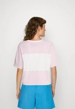 Ugg JORDENE LOGO TEE - T-Shirt Print - Dusty Lilac -Ugg 4d1fc09bdc8a4b1d9c3a89082d51a761