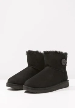 Ugg MINI BAILEY BUTTON - Ankle Boot - Black 10 Ugg MINI BAILEY BUTTON - Ankle Boot - Black -Ugg 4fd2c956006c4470993399601a2ef5bd
