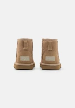 Ugg CLASSIC MINI II UNISEX - Stiefelette - Sand 12 Ugg CLASSIC MINI II UNISEX - Stiefelette - Sand -Ugg 58d47cfd878b4499a988dbf3d034ca96