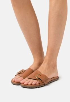 Ugg SOLIVAN BUCKLE SLIDE - Pantolette Flach - Tan