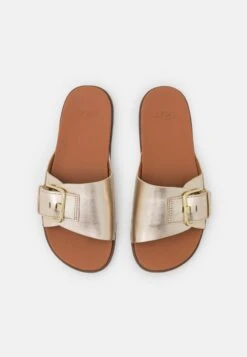 Ugg SOLIVAN BUCKLE SLIDE - Pantolette Flach - Pale Gold Metallic -Ugg 760905a48a784ffb97852ee88b0fe0ff