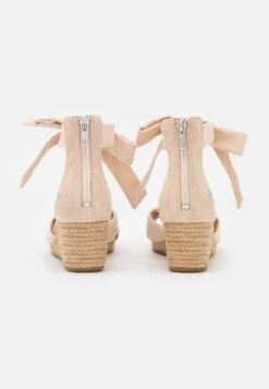Ugg YARROW - Plateausandalette - Natural 9 Ugg YARROW - Plateausandalette - Natural -Ugg 800241e00690407aa1f918fb460bae46