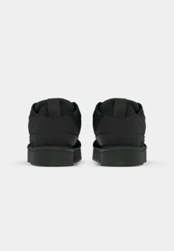 Ugg LOWMEL - Skate Shoes - Black -Ugg 8057132aa78e4870865a74fa3727901e