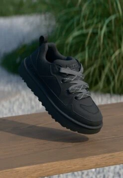 Ugg LOWMEL - Skate Shoes - Black