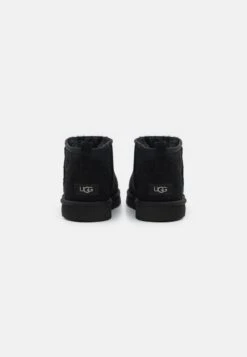 Ugg CLASSIC ULTRA MINI - Winter Boots - Black 11 Ugg CLASSIC ULTRA MINI - Winter Boots - Black -Ugg 8134df8a2a3c4290a1c66873ab0388cc