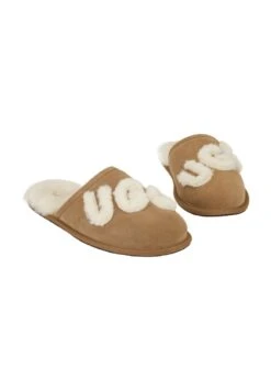 Ugg SCUFF LOGO CHE - Hausschuh - Hallbraun Beige -Ugg 815ee70706df4b8481034c195a8e969e