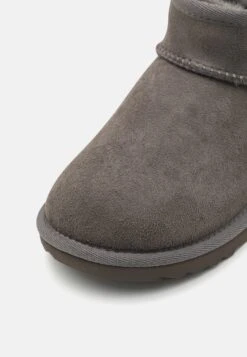 Ugg CLASSIC ULTRA MINI UNISEX - Stiefelette - Grey 19 Ugg CLASSIC ULTRA MINI UNISEX - Stiefelette - Grey -Ugg 816197c9f3ab451795cf5bf05c798edd