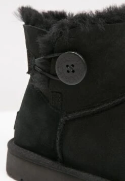Ugg MINI BAILEY BUTTON - Ankle Boot - Black 8 Ugg MINI BAILEY BUTTON - Ankle Boot - Black -Ugg 874f0751d0c449e5bba973e7b7a494a2