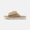 Ugg GOLDENCOAST SLIDE - Pantolette Flach - Sand/santorini