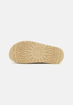 Ugg GOLDENSTAR CROSS SLIDE - Pantolette Flach - Chestnut -Ugg a06eff0f0b6a4daf816de29d051d1321