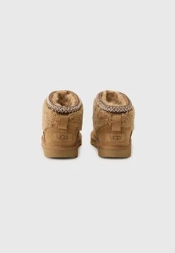 Ugg CLASSIC ULTRA MINI UNISEX - Snowboot/Winterstiefel - Chestnut 8 Ugg CLASSIC ULTRA MINI UNISEX - Snowboot/Winterstiefel - Chestnut -Ugg a6368514d3cc45329d8c2bfe79047334