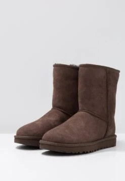 Ugg CLASSIC SHORT - Stiefelette - Chocolate 10 Ugg CLASSIC SHORT - Stiefelette - Chocolate -Ugg b451b9fd3e6042e6835c2b4fe24b3e4d