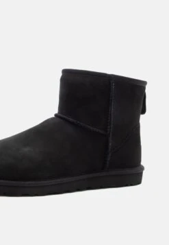 Ugg CLASSIC MINI UNISEX - Winter Boots - Black 15 Ugg CLASSIC MINI UNISEX - Winter Boots - Black -Ugg b638934dcc6341b6b368fec505fe892e