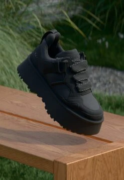 Ugg ASTROMEL - Trainers - Chestnut -Ugg c0fbb18311ee4f09a826a05780a7ab3d