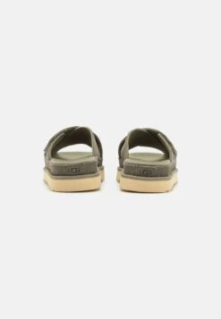 Ugg GOLDENSTAR CROSS SLIDE - Pantolette Flach - Moss Green -Ugg c5220fb5bf824c3cbc5f9c50a7b81899