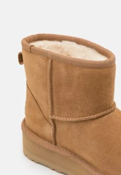 Ugg CLASSIC MINI UNISEX - Stiefelette - Chestnut -Ugg c929f57c265c4f43b3646872c48438ce