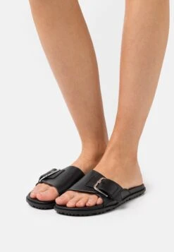 Ugg SOLIVAN BUCKLE SLIDE - Pantolette Flach - Black