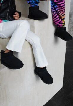 Ugg CLASSIC ULTRA MINI UNISEX - Stiefelette - Sand 27 Ugg CLASSIC ULTRA MINI UNISEX - Stiefelette - Sand -Ugg cc78a3502ec74f9694c36a960de59d7e 1