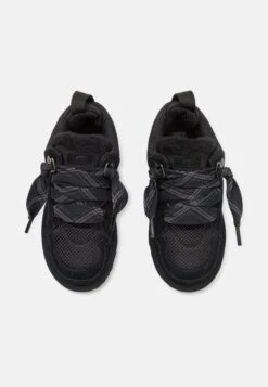 Ugg LOWMEL - Sneaker Low - Black -Ugg d779fa0957b04661b8a31e1c9a7baa3e