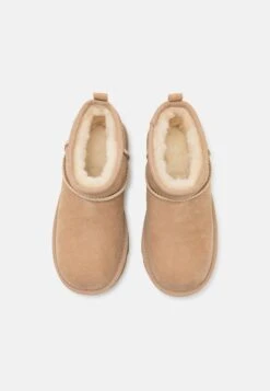 Ugg CLASSIC ULTRA MINI UNISEX - Stiefelette - Sand 17 Ugg CLASSIC ULTRA MINI UNISEX - Stiefelette - Sand -Ugg d900ab2bebbd4b6c95e0b5140b2e858b