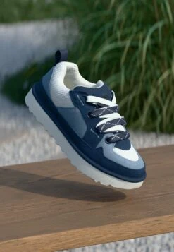 Ugg LOWMEL - Skate Shoes - Black -Ugg dc44da1e6b414c81886f7219b603fea4 4