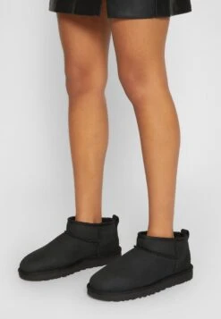 Ugg CLASSIC ULTRA MINI - Ankle Boot - Black 10 Ugg CLASSIC ULTRA MINI - Ankle Boot - Black -Ugg de498aa2736e4f36b63fd5ecd886217b