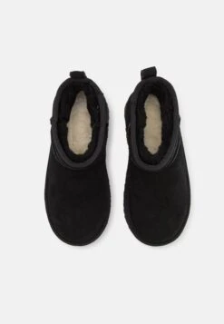 Ugg CLASSIC ULTRA MINI NEW HEIGHTS - Stiefelette - Black -Ugg dee1fa66c3254cb9aa3894f82d378d08