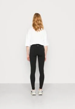 Ugg SAYLOR - Leggings - Hosen - Black 8 Ugg SAYLOR - Leggings - Hosen - Black -Ugg f147e3df7c044f6694b3159abd0723ae