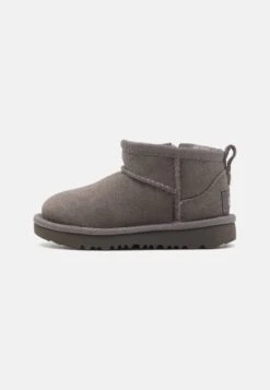Ugg CLASSIC ULTRA MINI UNISEX - Stiefelette - Black 17 Ugg CLASSIC ULTRA MINI UNISEX - Stiefelette - Black -Ugg f6e4e4fe2641467eb67c28351f1f704c 1