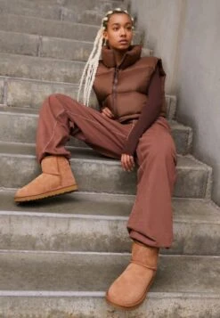 Ugg CLASSIC MINI - Ankle Boot - Chestnut